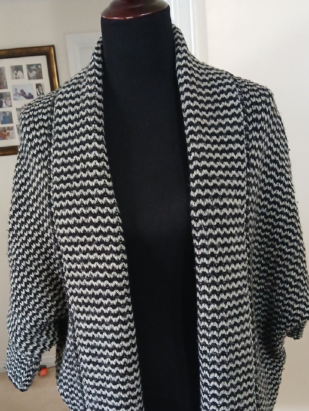 💓3/$15 Black and White Women's Cardigan - Picture 9 of 13